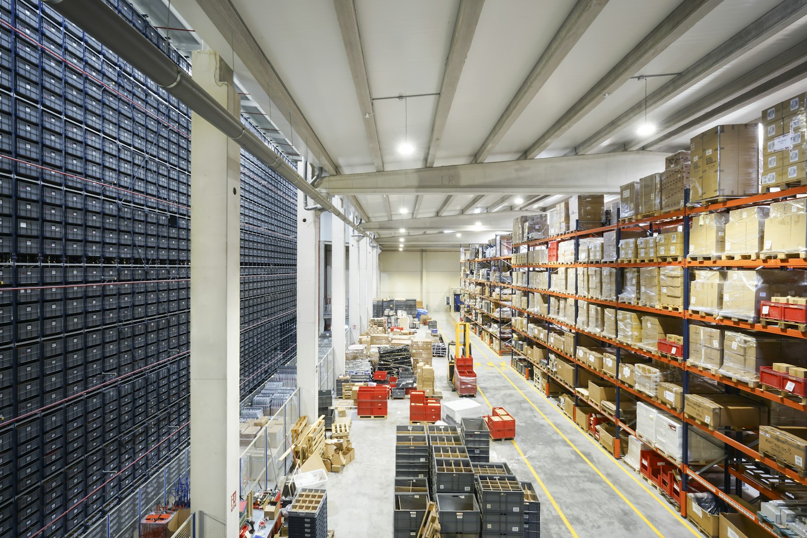 DFW business logistics and distribution environment